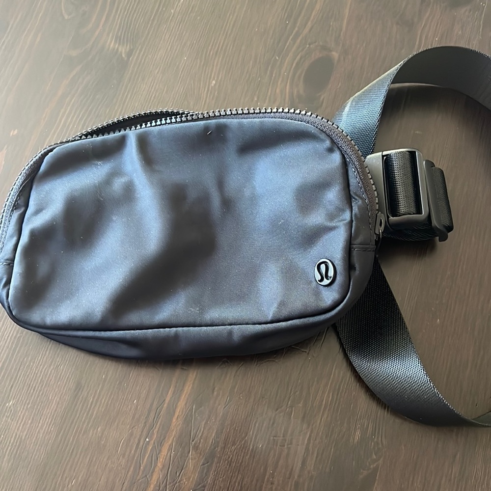 Lululemon Everywhere Belt Bag
